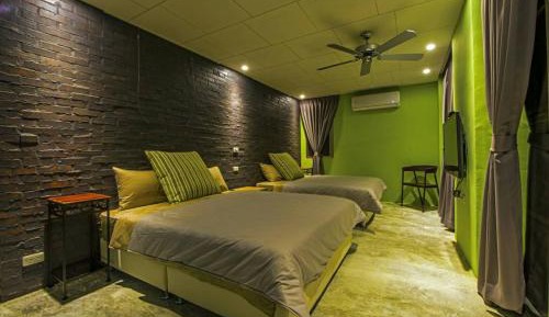 Quadruple Room with Private Bathroom