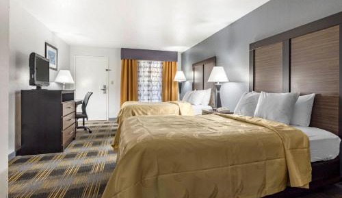 Queen Room with Two Queen Beds - Non-Smoking