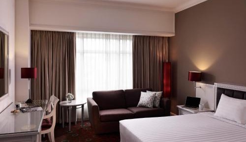 Superior King Room with City View