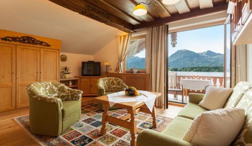 Superior Apartment with Balcony and Lake View