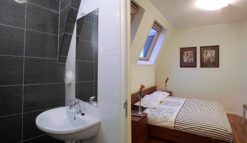 Apartment (4 Adults)