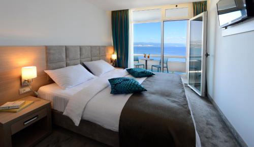 Double Room with Balcony and Sea View