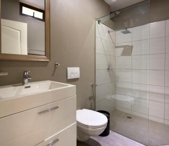 Executive Four Bedroom Apartment with Balcony and River View 
