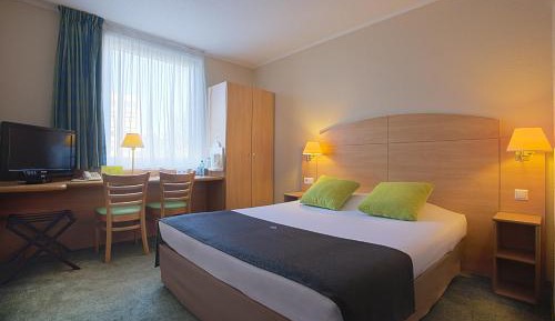 Standard Room - 1 Queen Bed