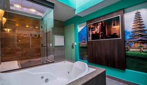 King Suite with Spa Bath