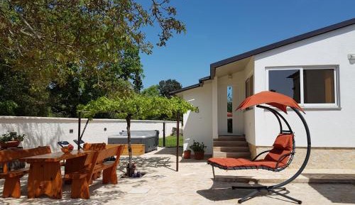 Two-Bedroom House With Separate Entrance