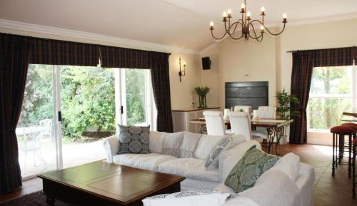 Deluxe Queen Suite