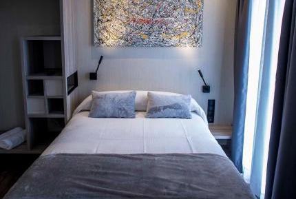 Queen Room with Private Bathroom