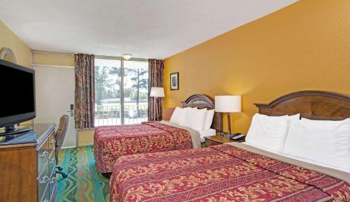 Double Room with Two Beds - Smoking