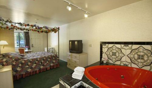 Deluxe King Room - Non-Smoking
