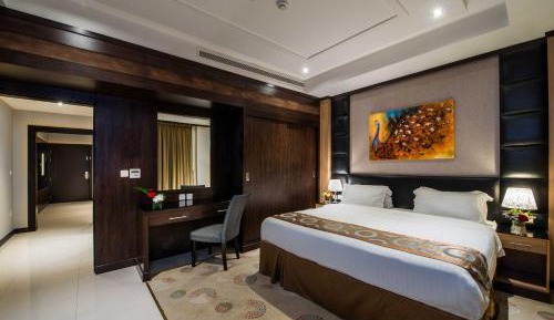 Deluxe King Suite
