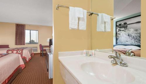 Queen Room with Two Queen Beds - Non-Smoking
