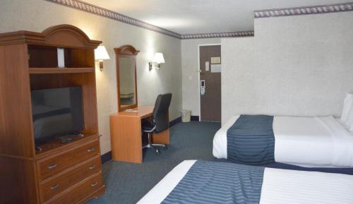Queen Room with Two Queen Beds - Non-Smoking