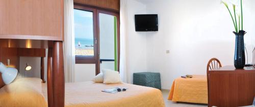 Triple Room with Sea View