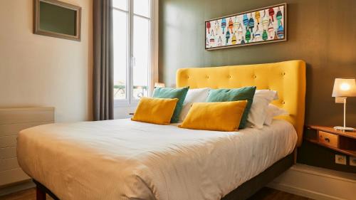 Small Room 1 or 2 people - Courtyard View 