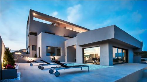 Six-Bedroom Villa with Private Pool and Panoramic Sea View