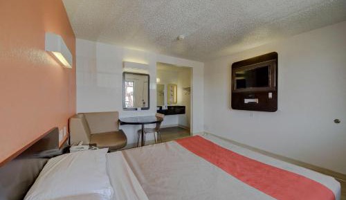 Queen Room - Disability Access - Roll in Shower