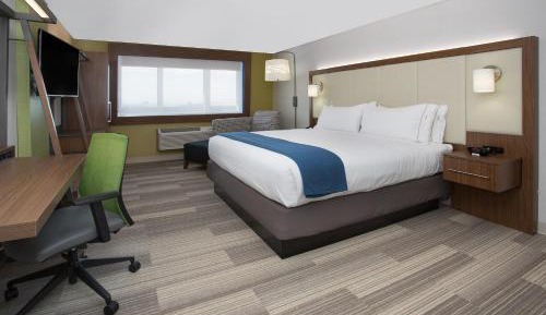 Standard King Room with Mobility Accessible Roll-In Shower