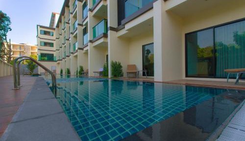 Deluxe Double or Twin Room with Pool Access