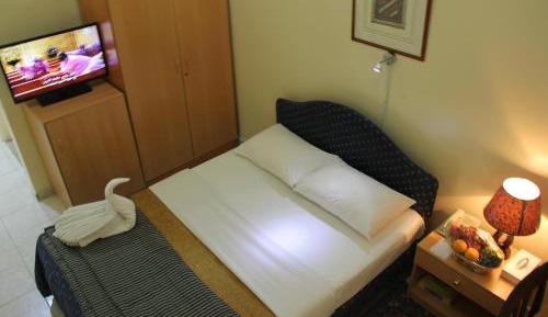 Standard Queen Room