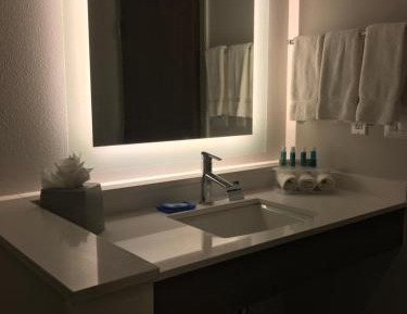 Standard Queen Room with Two Queen Beds and Mobility Accessible Tub