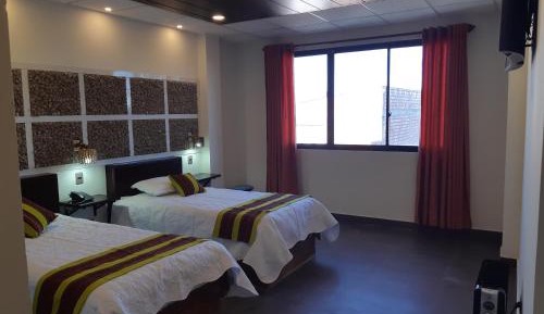 Twin Room with City View and Private Bathroom