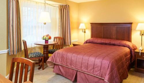 Deluxe Queen Room