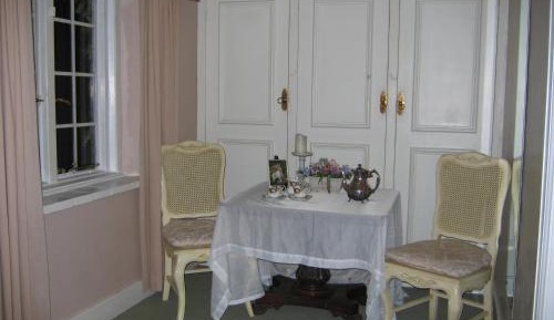Deluxe Queen Suite
