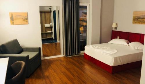 Deluxe Queen Room
