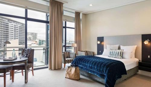 Queen Studio Suite with City View