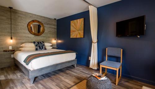 Deluxe Queen Room