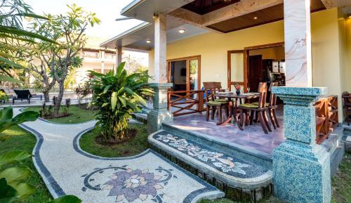 Villa with Garden View