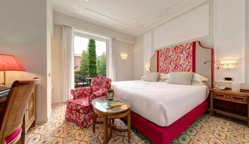 Classic Double or Twin Room with City View