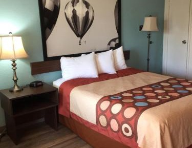 Queen Room with Mobility/Hearing Access - Non-Smoking