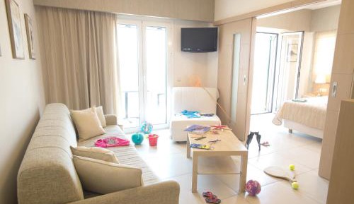  One-Bedroom Apartment (2 Adults + 2 Children) with Sea View