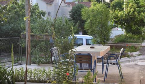Apartment with Garden View