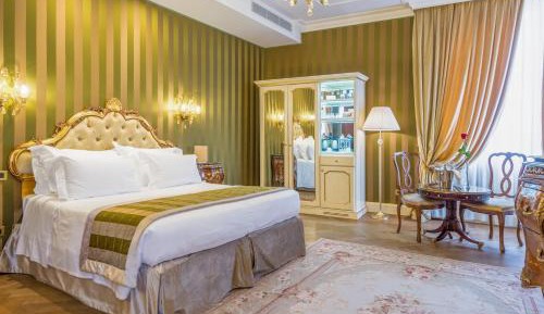 Suite with Canal View