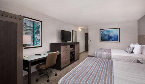 Queen Room with Two Queen Beds and Roll-In Shower - Pet Friendly/Disability Access/Non-Smoking