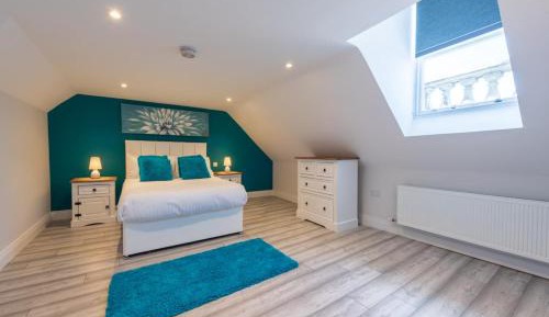 Deluxe Two-Bedroom Apartment (5 Adults)