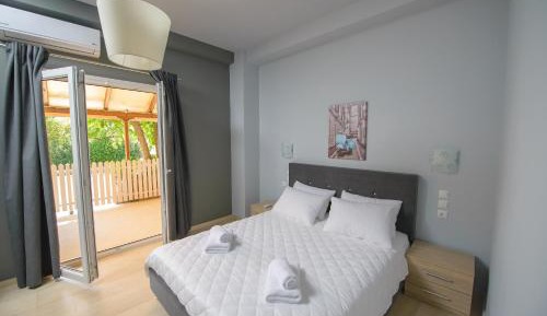 Double Room with Balcony (2 Adults + 1 Child)
