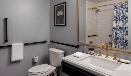 Queen Room with Two Queen Beds and Accessible Tub - Disability Access