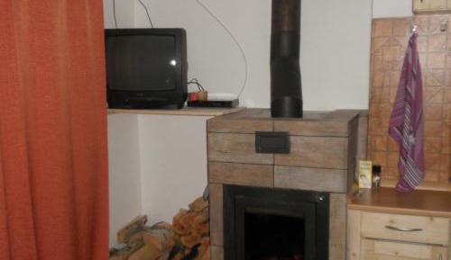 Two-Bedroom Bungalow (5 Adults) with terrace and fireplace