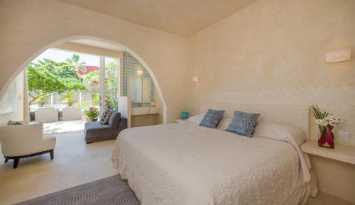 King Suite with Pool View