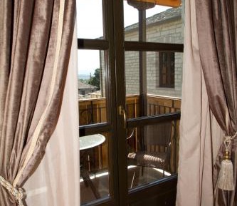 Double or Twin Room with Mountain View