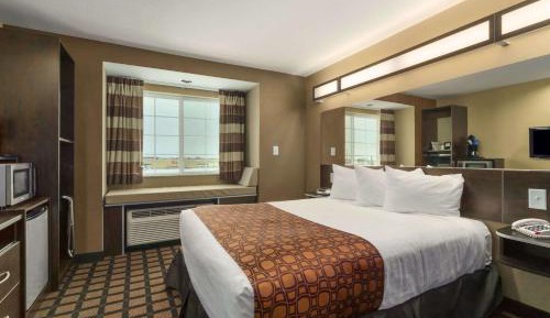 Queen Room with Mobility/Hearing Access - Non-Smoking