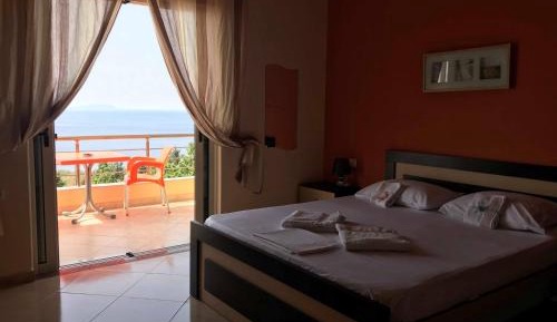 Deluxe Double Room with Balcony and Sea View