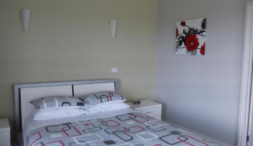 The Lake Queen Room