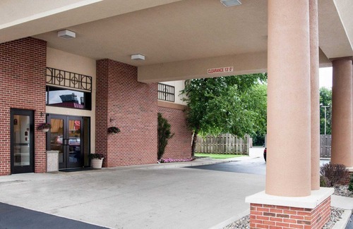 Niles Hotel | Quality Inn & Suites Niles