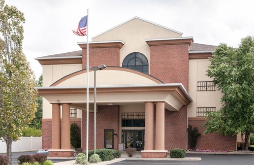 Niles Hotel | Quality Inn & Suites Niles