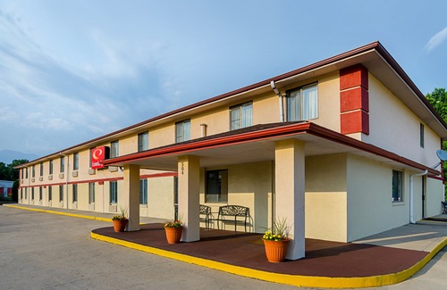 Lansing Hotel | Econo Lodge Lansing - Leavenworth
